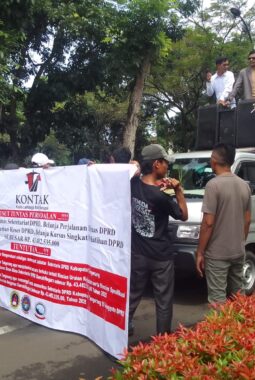 Gedung Kejari Dikepung, Koalisi Kontak Resmi Laporkan Dugaan Kebocoran Anggaran Rp43,4 Miliar di Sekretariat DPRD Kabupaten Tangerang