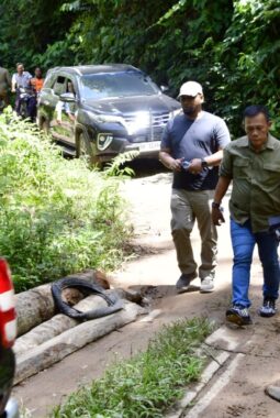 Bupati Masinton Tinjau Jalan Perbatasan Tapteng dan Taput, Akses Simargarap Parmonangan Ditargetkan Dibangun Tahun Ini