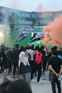 Keseruan Viking Kragilan Serang Timur Nobar Pertandingan Persib Lawan Persijap Di Arka Putra, Imbang 0-0