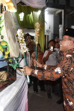 Bupati Masinton Pasaribu Bersama Wakilnya Lepas Ribuan Peserta Pawai Takbiran Idul Adha 2026