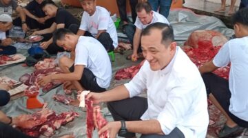 Ratusan Bungkus Daging Kurban Dibagikan, Ini Disampaikan Sekda Sumsel