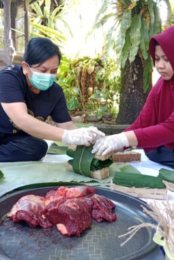 Pemkab Banyuwangi Imbau Warga Kurangi Penggunaan Kantong Plastik untuk Bagi Daging Kurban