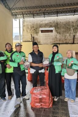 Polresta Banyuwangi Salurkan Daging Kurban untuk Komunitas Ojol FOBB