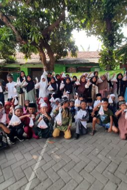 Hari Tasyrik Terakhir, SDN Jrebeng Lor 3 Probolinggo Salurkan Daging Kurban untuk Warga Sekolah dan Siswa