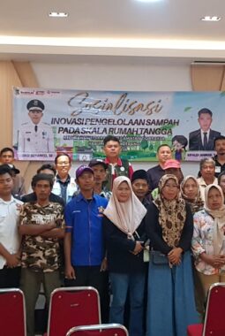 Lurah Tigaraksa Bersama Warga RW 02 Bangun Kesadaran: Atasi Masalah Sampah Lewat Pemilahan dan Pengolahan Berbasis Rumah Tangga  ‎ 