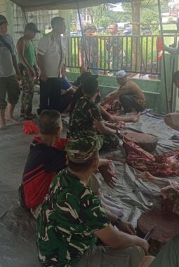 Wujud Kepedulian Sosial, Kodim 0510/Tigaraksa Salurkan Ratusan Kantong Daging Kurban ke Masyarakat. 