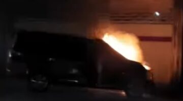 Mobil Terbakar di Jantung Kota Probolinggo, Damkar Bergerak Cepat Cegah Api Meluas