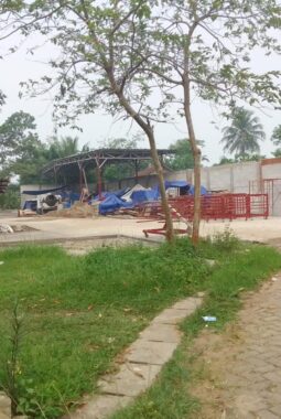Diduga Belum Kantongi Izin, Pembangunan Pabrik di Tengah Permukiman Warga Jambe Tuai Sorotan