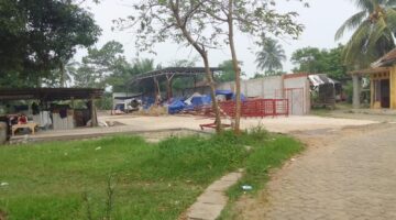 Diduga Belum Kantongi Izin, Pembangunan Pabrik di Tengah Permukiman Warga Jambe Tuai Sorotan