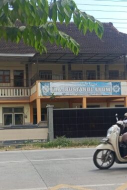Diduga Tahan Ijazah Alumni Karena Tunggakan, MA Bustanul Ulum Puger Jember Disorot