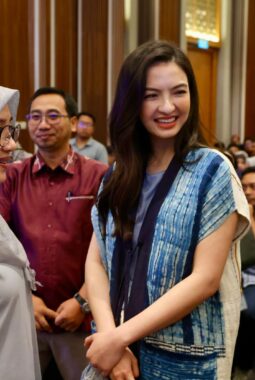 Terpesona dengan Keelokan Alamnya, Raline Shah Ajak Keluarga Jelajahi Banyuwangi