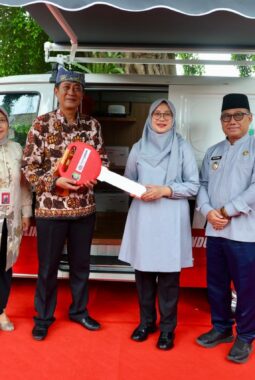 Perkuat Layanan Publik, Pemkab Terima Bantuan Mobil Pelayanan Adminduk