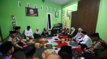 Takziah ke Mendiang Khusnan Abadi, Bupati Ipuk: Figur Politisi Pejuang
