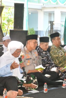 Kasdim 0825/Banyuwangi Hadiri Hari Lahir Pondok Pesantren Mansya’ul Huda ke-56 dan Istighotsah Jamaah Dzikir Nurul Wathon Bersama TNI-Polri serta Masyarakat