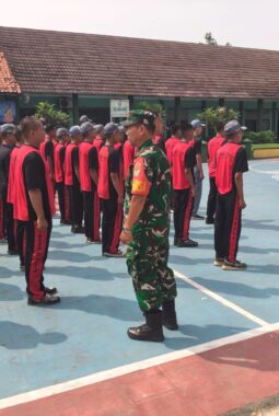 Babinsa Koramil 0219/Cikande Berikan Wawasan kebangsaan Dan Kedisiplinan Pada 156 Siswa SMKS Insan Mulya Kibin Serang
