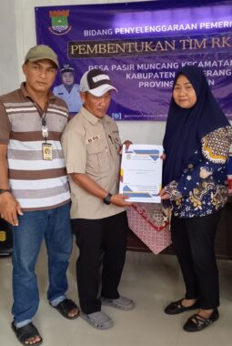 Desa Pasir Muncang Bentuk Tim RKPDes 2027 dan Serahkan Mobil Siaga Desa Secara Simbolis