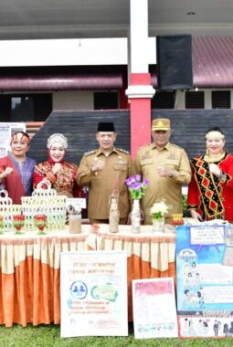 Pimpin Upacara Harganas, Wabup Tapteng Tegaskan Keluarga Fondasi Indonesia Emas 2045