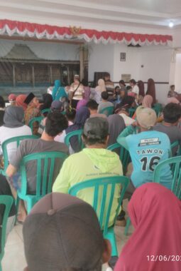 Warga Kaligondo Terima Bantuan Pangan, Pemdes Salurkan Beras 20 Kilogram dan Minyak Goreng 4 Liter