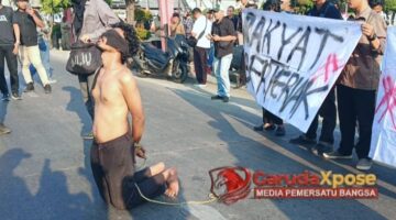 TEATRIKAL NASI KOSONG WARNAI AKSI MAHASISWA BREBES, BUPATI PARAMITHA TEMUI MASSA DI ALUN-ALUN
