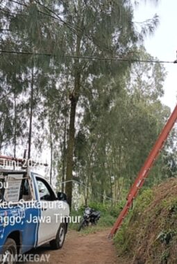 Adanya Aduan Masyarakat, PLN Probolinggo Turun Langsung Benahi Kabel Lepas