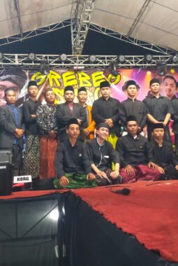Acara rutinan gerebek suro Santunan di desa sabrang Tebar Kasih untuk Anak Yatim Piatu