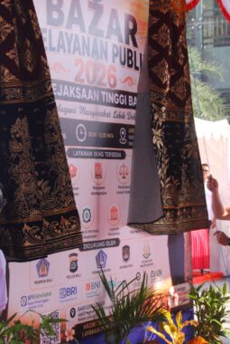 Gubernur Koster Buka Bazar Pelayanan Publik Kejati Bali