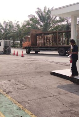 Warga Jayanti Keluhkan Penanganan Sampah, Soroti Dugaan Armada DLHK Angkut Sampah Perusahaan