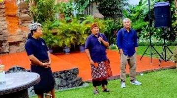Tema Kacatri Pelukis Made Wiradana Menunjukkan Karya Yang Tidak Biasa