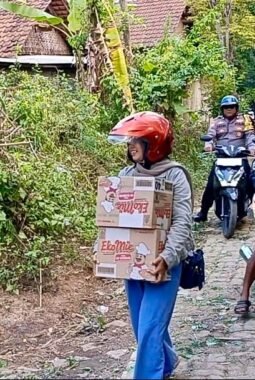 Mas Bhabin Blusukan ke Pelosok Sudut Desa, Fakta Soal Bansos Bikin Prihatin   