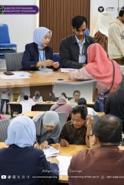 PERCEPAT PROYEK KARIAN-SERPONG, KANTOR PERTANAHAN KABUPATEN TANGERANG SALURKAN GANTI RUGI 15 BIDANG TANAH