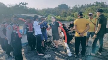 Perahu Nelayan Tanpa Awak Terdampar Di Pantai Saba, Tim Gabungan Lakukan Pencarian Korban