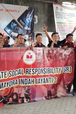 Mayora Indah Jayanti 3 Bekali Warga Desa Sumur Bandung Keterampilan Pengelasan Lewat Program CSR