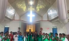 Satgas RI-PNG Yonif 645 Perkenalkan Anggota Pos dan Laksanakan Karya Bakti di Gereja Distrik Apalapsili
