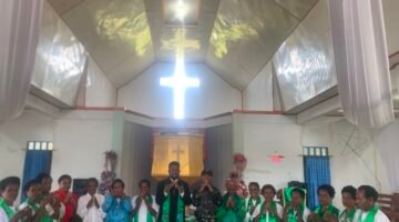 Satgas RI-PNG Yonif 645 Perkenalkan Anggota Pos dan Laksanakan Karya Bakti di Gereja Distrik Apalapsili