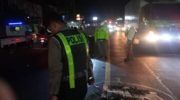 Diduga Salah Perhitungan Saat Menyalip, Pemotor Asal Situbondo Tewas dalam Kecelakaan di Gending
