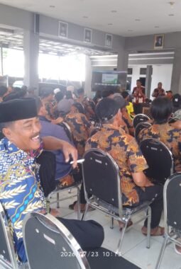 Pemdes Darungan Salurkan Tunjangan Kehormatan bagi 114 Ketua RT dan RW