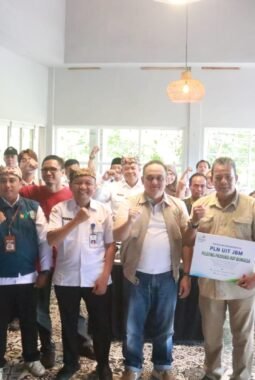 Kolaborasi PLN, DLH dan Desa Olehsari Ubah Sampah Jadi Bahan Bakar Alternatif Bernilai Ekonomi