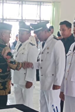 Bupati Masinton Lantik 35 Pejabat, Tegaskan ASN Harus Layani Masyarakat dengan Senyum