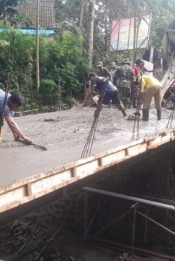 Terjang Hujan Demi Jembatan Harapan: Kodim 0825 Banyuwangi Tuntaskan 87 % Jembatan Garuda Gumukcandi