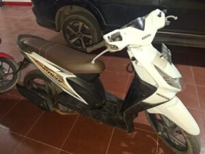 Keterangan foto : satu unit sepeda motor merk beat putih saat diamankan  