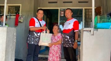 Sambut HUT RI ke-81, Lapas Banyuwangi Salurkan Paket Sembako untuk Warga Sekitar