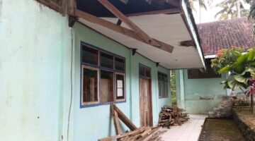 SMP KOSGORO KALIPURO MEMPRIHATINKAN, YAYASAN PUSAT DIMINTA TURUN TANGAN: JANGAN BIARKAN SEMANGAT GURU DAN SISWA PADAM
