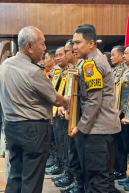 Seluruh jajaran polres Jember untuk memberikan pelayanan yang profesional,responsif berintegritas