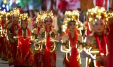 Angkat Kekayaan Budaya Blambangan, Pawai Lampion Hiasi Malam Banyuwangi