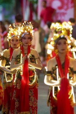 Angkat Kekayaan Budaya Blambangan, Pawai Lampion Hiasi Malam Banyuwangi
