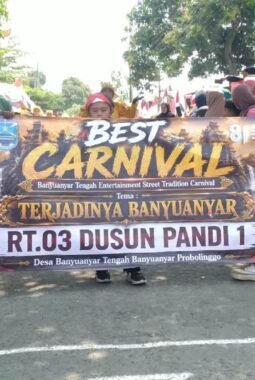 RT 03 Dusun Pandi Tampilkan Sejarah Terjadinya Banyuanyar dalam Best Carnival