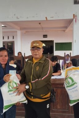 Ribuan Warga Desa Pondokdalem Terima Bantuan Beras 30 Kg, Harapan Baru di Tengah Kebutuhan Hidup