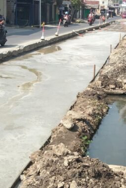Proyek Pembangunan Jalan Cisoka-Cangkudu Dikeluhkan Warga, Tiap Tahun Jalan Diperbaiki Percuma Saja Kalo Got Tidak Perbaiki