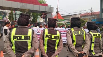 Massa SIRA Datangi Kantor Gubernur Sumsel, Tuntut Pemeriksaan Menyeluruh PT Samora Usaha Jaya