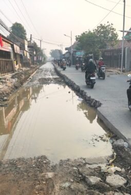 ALIANSI PEDULI BANTEN SOROTI PEKERJAAN JALAN CANGKUDU–CISOKA, DASAR CORAN DIDUGA ASAL JADI